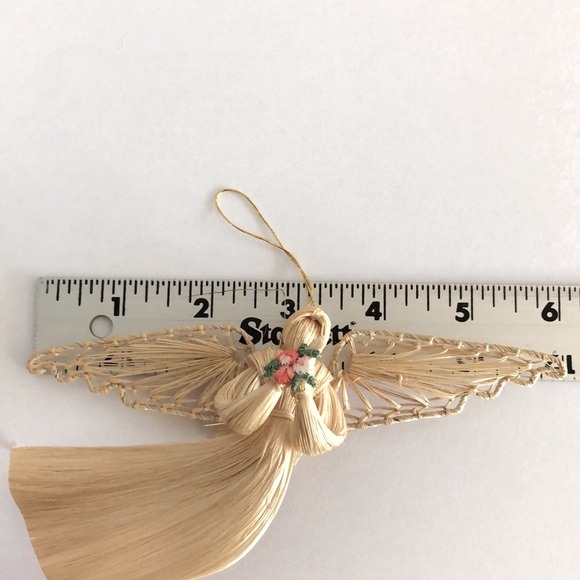 Straw Angel ornament with embroidered flower bouquet - Picture 2 of 5